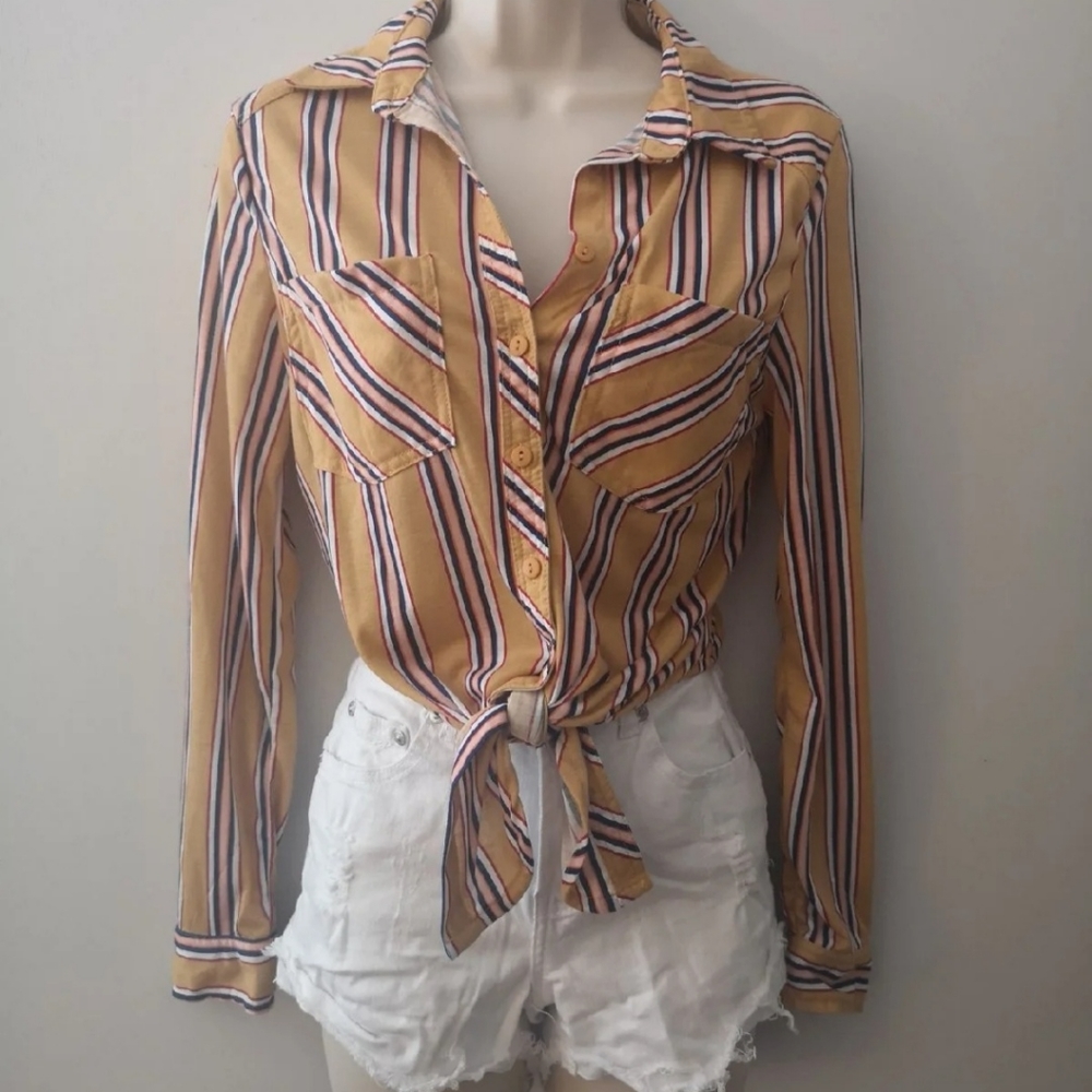 Mustard collar blouse